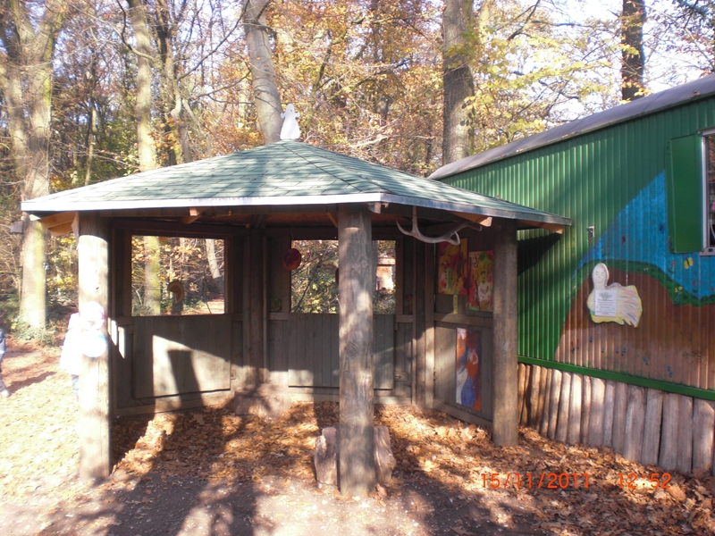 Bauwagen und Pavillion